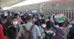 ঈদযাত্রায় প্রথমদিনে কমলাপুরে উপচেপড়া ভিড়, সময়মতো ছাড়ছে ট্রেন