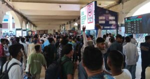ঈদযাত্রায় ঢাকার স্টেশনে উপচে পড়া ভিড়, ট্রেনের অপেক্ষায় হাজারো মানুষ