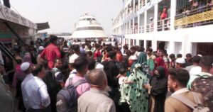 বাস-ট্রেন-লঞ্চে ঘরমুখো মানুষের ঢল, ঈদযাত্রায় বাড়ছে ভোগান্তি