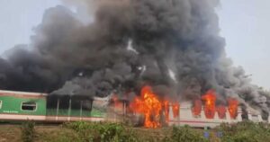 সীতাকুণ্ডে চট্টলা এক্সপ্রেসে আগুন