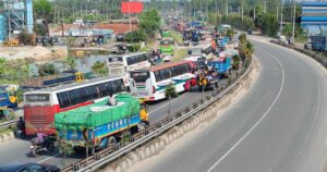 ঈদে ঘরমুখো লাখো মানুষ, ঢাকা-টাঙ্গাইল মহাসড়কে ৩০ কিমি দীর্ঘ যানজট