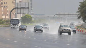 আরব আমিরাতে মুষলধারে বৃষ্টি, বজ্রপাতে প্রাণহানির শঙ্কা