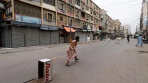 জ্বালানি সাশ্রয়ে নতুন কৌশল, পাকিস্তানে শিগগিরই লকডাউন