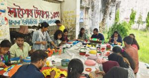 ১৫ বছর পর মূল ক্যাম্পাসে বৈশাখ উদযাপন, ব্যস্ত চবির চারুকলার শিক্ষার্থীরা