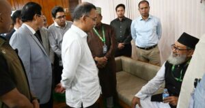 সংসদে অসুস্থ বিরোধীদলীয় এমপি বাশার, খোঁজ নিলেন প্রধানমন্ত্রী