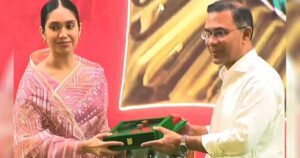 খালেদা জিয়ার পক্ষে স্বাধীনতা পুরস্কার নিলেন নাতনি জাইমা রহমান