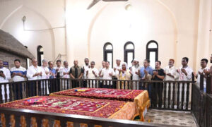 মওলানা ভাসানীর মাজার জিয়ারত করলেন প্রধানমন্ত্রী