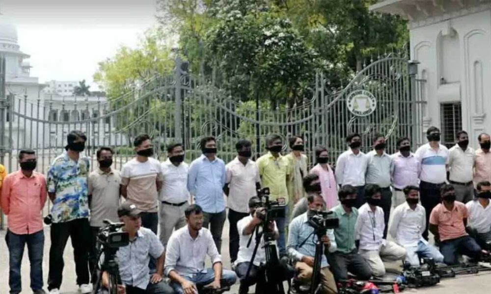 নারী